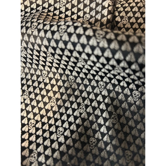 Alexander McQueen Scarf Unisex OS Gold Black Silk Skull Heart Fringe Italy Luxe - Picture 7 of 8
